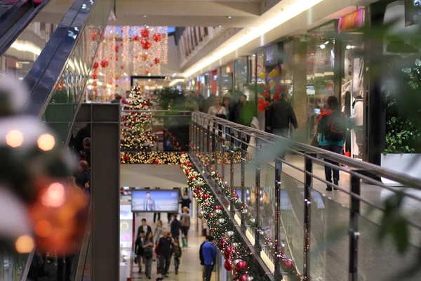 Alışveriş merkezindeki Noel süslemeleri — Stok fotoğraf