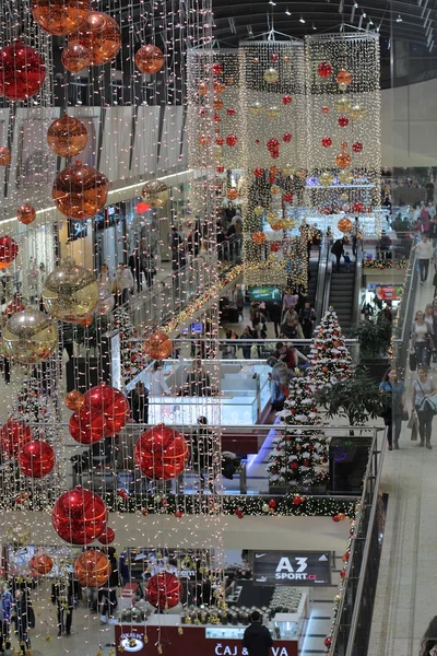 Decorações de Natal no centro comercial Galeria Vankovka — Fotografia de Stock