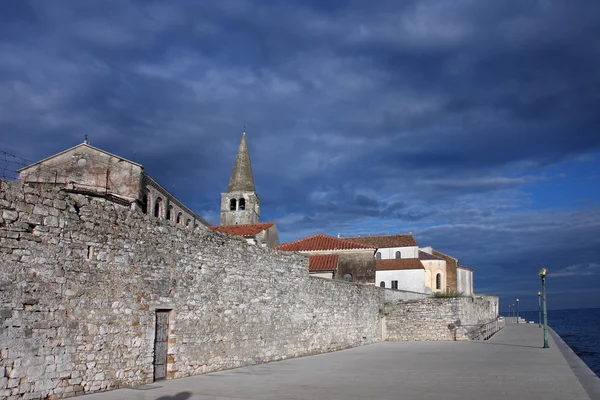 Vista de la ciudad costera de Porec en Croacia por la mañana —  Fotos de Stock