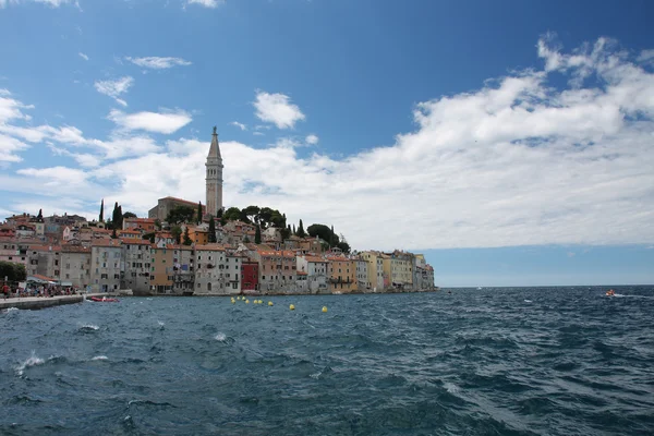 Cidade velha Rovinj na Croácia no dia de verão — Fotografia de Stock