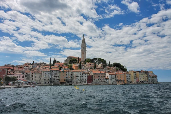 Cidade velha Rovinj na Croácia no dia de verão — Fotografia de Stock