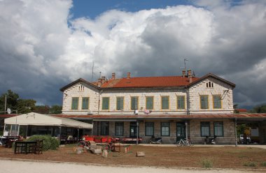 Güneşli gün apartmanda Hırvatistan