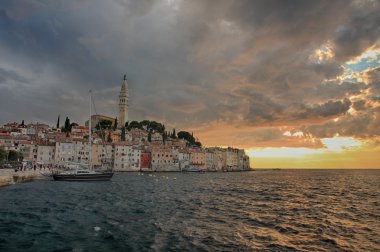 Bağlantı noktası, Rovinj yaz bulutlu akşam Hırvatistan
