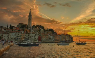 Bağlantı noktası, Rovinj günbatımı zamanı Hırvatistan