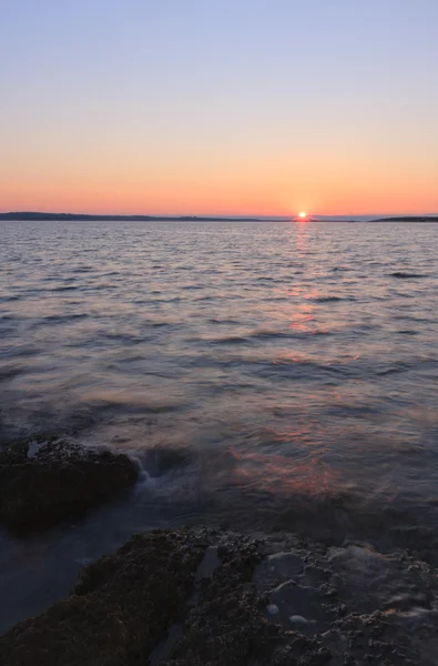 Alba sul mare durante la mattina d'estate in Croazia — Foto Stock