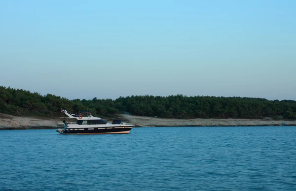 Motor  boat moored in bay of Kamenjak in Croatia — Stock Photo, Image