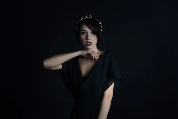 Portrait of a beautiful mysterious woman, red lipstick and collar with beads — Stock Photo, Image