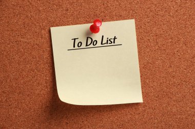 Boş yapılacaklar listesi üzerinde corkboard sabitlendiği.