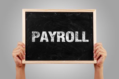 Metin bordro gri arka plan ile küçük yazı tahtası holding eller.