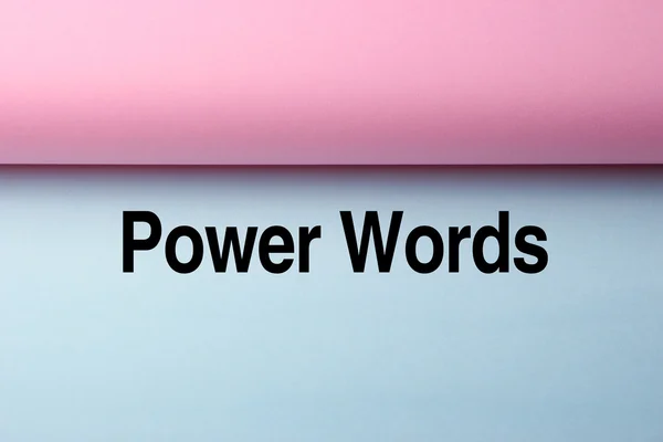 Schwarze Text Power Wörter Auf Blauem Papier Mit Rosa Papier — Stockfoto