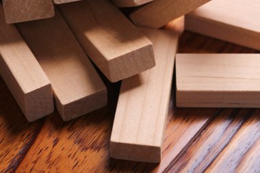 Ahşap zemin zemin üzerine ahşap taşlarıdır.