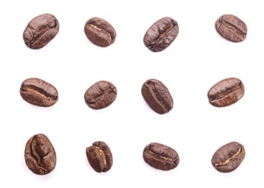 beyaz üzerine kahve çekirdekleri