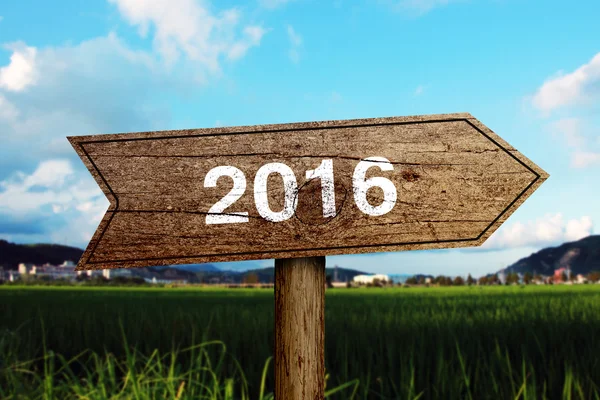 Year 2016 wooden road sign — Stock Photo, Image