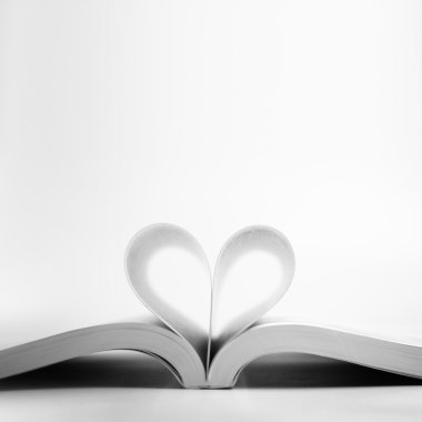 Kitap ile kalp sayfa açtı
