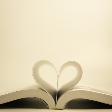 Kitap ile kalp sayfa açtı