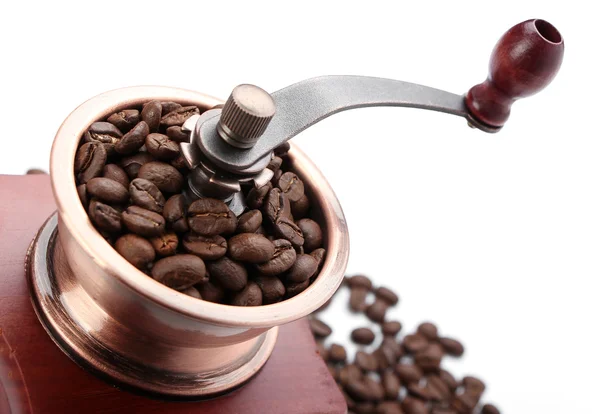 Taze kahve çekirdeği ve kahve öğütücü — Stok fotoğraf