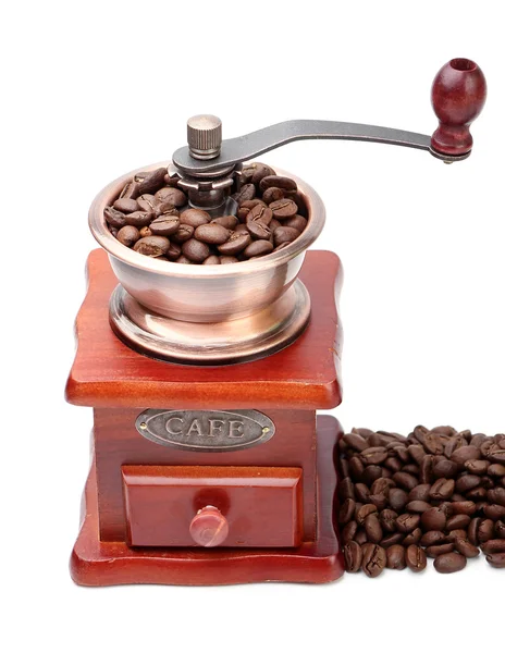 Taze kahve çekirdeği ve kahve öğütücü — Stok fotoğraf