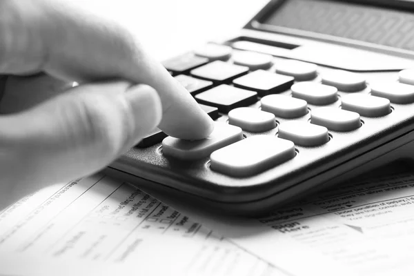 Working with a calculator — Stock Photo, Image