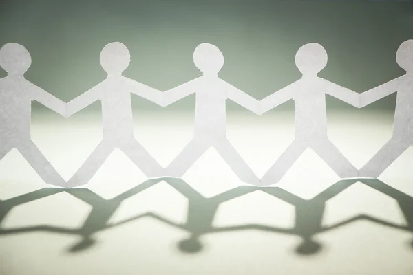 Groep mensen die elkaars hand vasthouden — Stockfoto