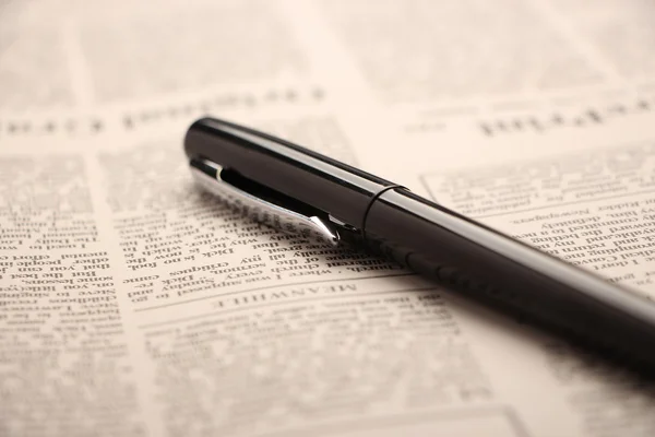 Pen on newspaper — Stock Photo, Image