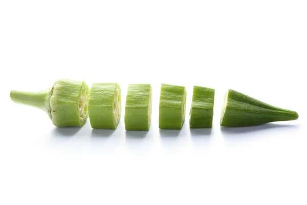 Okra fresco isolato su bianco — Foto Stock