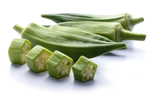 Okra fresco isolado em branco — Fotografia de Stock