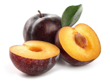 Taze erikler beyaz üzerine izole edilmiş