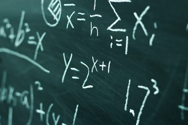 Wiskunde formules op schoolbord achtergrond — Stockfoto