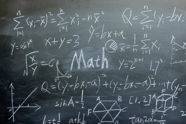 Tekst matematyczny z niektórych formuł na tablicy — Zdjęcie stockowe