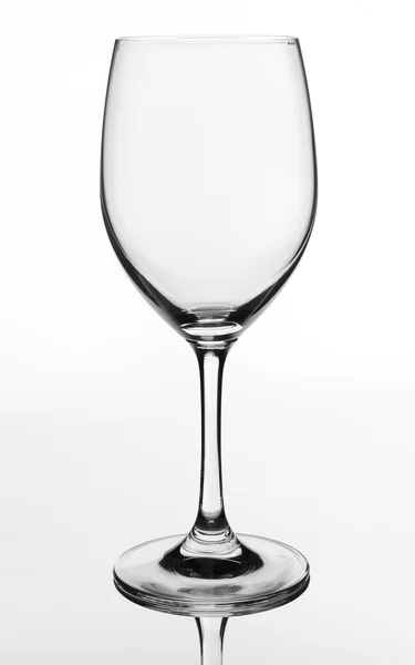 Verre à vin vide isolé — Photo