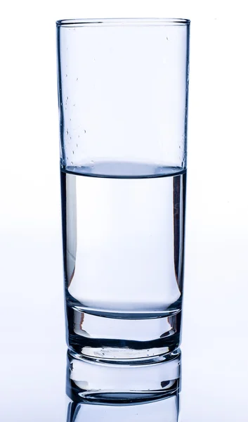 Glas mit Wasser — Stockfoto