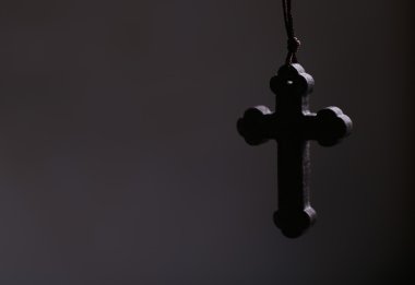 Koyu arka plan ile çapraz