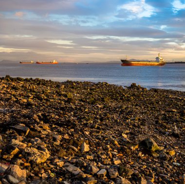 Deniz kıyısı şilebi ile