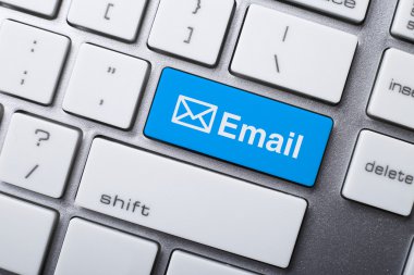 Klavye üstünde email düğme