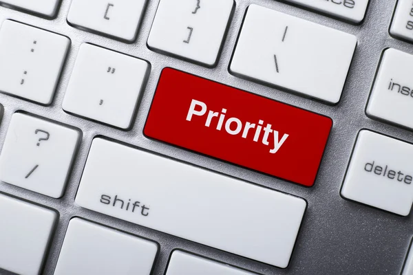Botão de prioridade no teclado — Fotografia de Stock