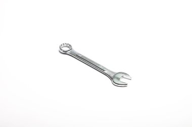 İngiliz anahtarı beyaz arkaplanda izole edildi