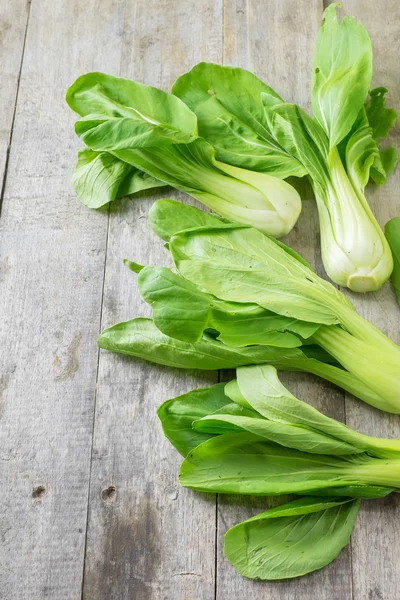 Ruwe organische Baby Bok Choi — Stockfoto