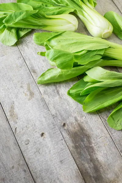 Råa ekologiska Baby Bok Choi — Stockfoto