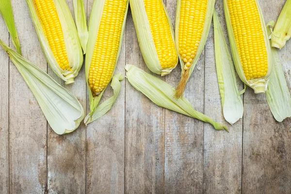 Fresh corn on wooden table — Stock Photo, Image