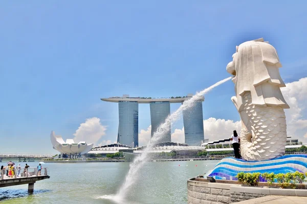 Merlion Statue og Marina Bay Sands - Stock-foto