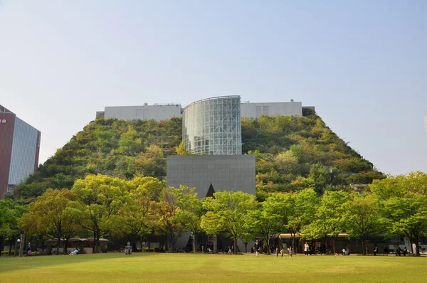 Čelní pohled společnosti Acros Fukuoka Prefectural mezinárodní Hall Stock Fotografie