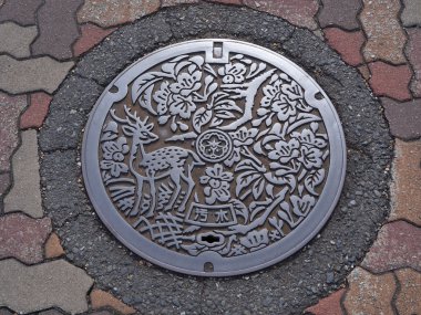 Kanalizasyon kapağı: Nara, Japan.