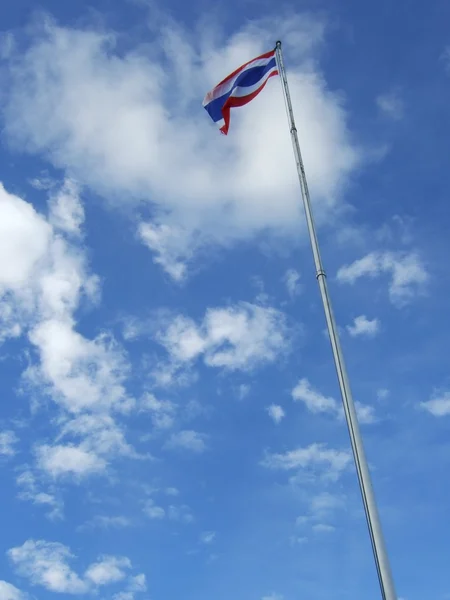 Thaiföld zászló kék ég — Stock Fotó