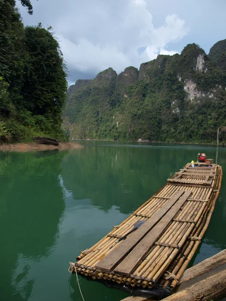 Vor na Chiew Lan lake, Thajsko — Stock fotografie