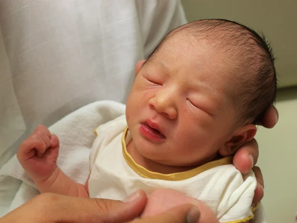 Newborn baby in the hand — Stock Photo, Image