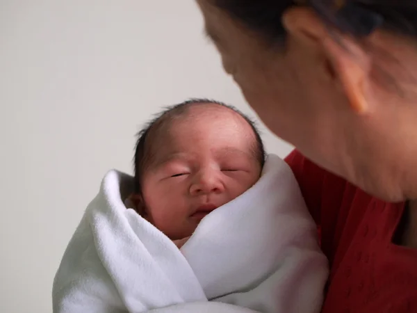 Newborn baby in the hand — Stock Photo, Image