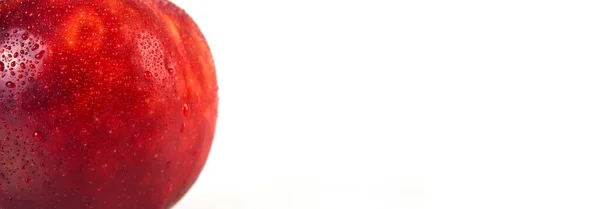 Fermer Pomme Rouge Fraîche Avec Des Gouttes Eau Sur Fond — Photo