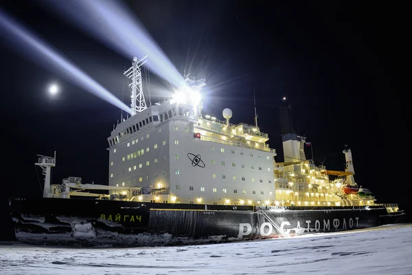 Russian nuclear icebreaker "Vaygach" in Dudinka seaport — Stock Photo, Image