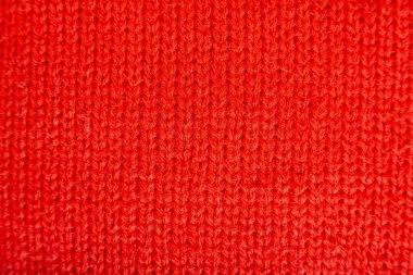 Yatay yakalama. Yün ya da iplik kumaşının yüzeyi. Birbirine dolanmış döngülerin soyut ve organik deseni. Üniformalı ışıklandırma dokuyu vurguluyor. Moda ya da zanaat geçmişi için ideal