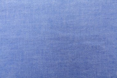 Açık mavi pamuk ya da Oxford kumaşıyla harmanlanmış kumaş dokusu. Dikey görüntü, moda geçmişi, tekstil, giyim tasarımı için mükemmel.
